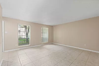 7939 Kendalia Drive, Houston, TX 77036 - Photo 9