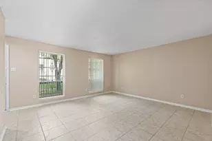 7939 Kendalia Dr, Houston, TX 77036 - Photo 9