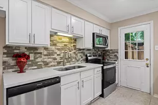 7939 Kendalia Dr, Houston, TX 77036 - Photo 19