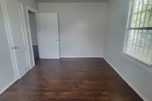5318 Chennault Rd, Houston, TX 77033 - Photo 5