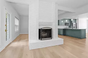 147 E Pathfinders Cir, The Woodlands, TX 77381 - Photo 15