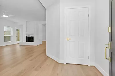 147 E Pathfinders Circle, The Woodlands, TX 77381 - Photo 7
