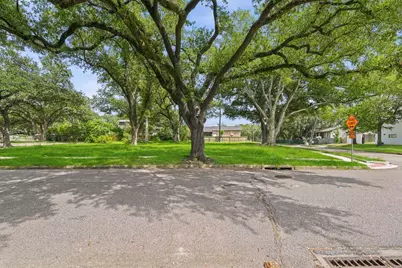 4827 Braesvalley Drive, Houston, TX 77096 - Photo 5