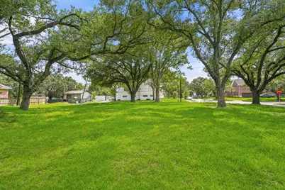 4827 Braesvalley Drive, Houston, TX 77096 - Photo 3