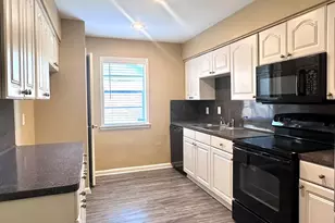 5830 Effingham Dr, Houston, TX 77035 - Photo 5