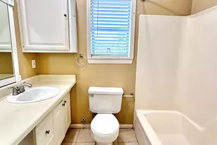 5830 Effingham Dr, Houston, TX 77035 - Photo 9