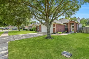 994 Jefferson St, Alvin, TX 77511 - Photo 3
