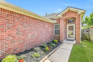 994 Jefferson St, Alvin, TX 77511 - Photo 3