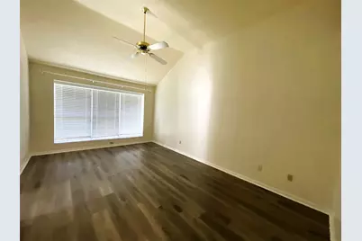 107 S Village Knoll Circle, The Woodlands, TX 77381 - Photo 13