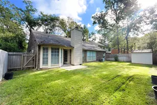 107 S Village Knoll Cir, The Woodlands, TX 77381 - Photo 31