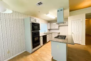 107 S Village Knoll Cir, The Woodlands, TX 77381 - Photo 9