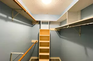 107 S Village Knoll Cir, The Woodlands, TX 77381 - Photo 25