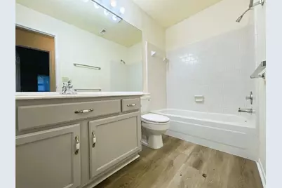 107 S Village Knoll Circle, The Woodlands, TX 77381 - Photo 3