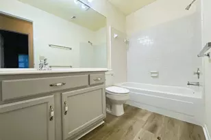 107 S Village Knoll Cir, The Woodlands, TX 77381 - Photo 3