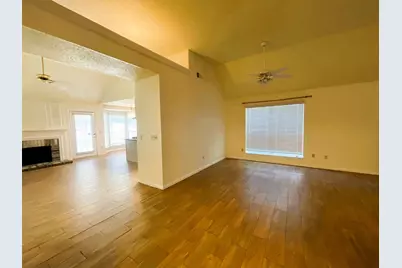 107 S Village Knoll Circle, The Woodlands, TX 77381 - Photo 5