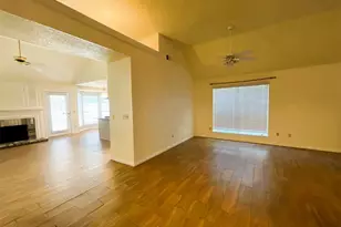 107 S Village Knoll Cir, The Woodlands, TX 77381 - Photo 5