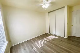 107 S Village Knoll Cir, The Woodlands, TX 77381 - Photo 15