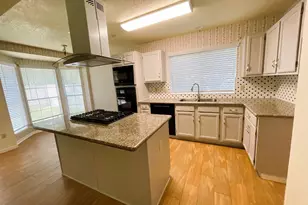 107 S Village Knoll Cir, The Woodlands, TX 77381 - Photo 11