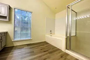 107 S Village Knoll Cir, The Woodlands, TX 77381 - Photo 23