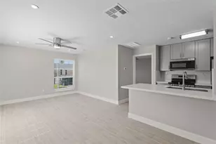 2121 Fountain View Dr, Houston, TX 77057 - Photo 1