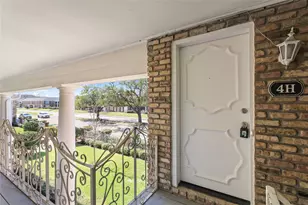 2121 Fountain View Dr, Houston, TX 77057 - Photo 17