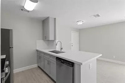 2121 Fountain View Drive #4, Houston, TX 77057 - Photo 7