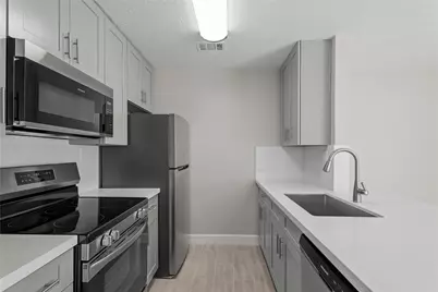 2121 Fountain View Drive #4, Houston, TX 77057 - Photo 9