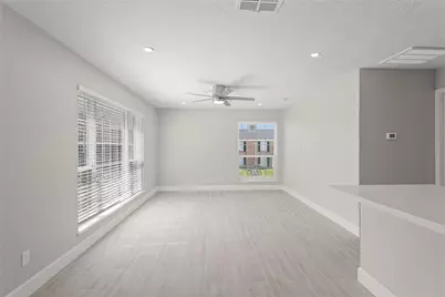 2121 Fountain View Drive #4, Houston, TX 77057 - Photo 3