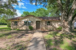 812 Victoria St, Navasota, TX 77868 - Photo 1