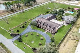 14 El Dorado Dr, Friendswood, TX 77546 - Photo 1