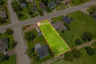 727 W Broad St, Freeport, TX 77541 - Photo 1