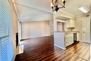 700 Thicket Ln, Houston, TX 77079 - Photo 5