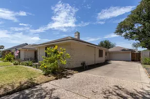 5 Colony Park Cir, Galveston, TX 77551 - Photo 3