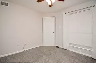 10855 Meadowglen Ln, Houston, TX 77042 - Photo 9