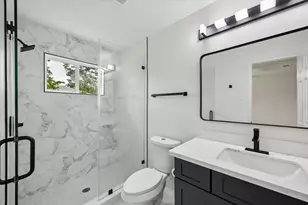 220 Hartford Dr, Conroe, TX 77303 - Photo 11