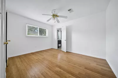 501 Desert Aire Drive, Friendswood, TX 77546 - Photo 11