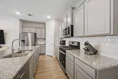 8050 Scanlan Trace, Missouri City, TX 77459 - Photo 5