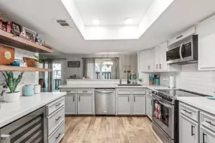 5005 Georgi Ln, Houston, TX 77092 - Photo 5