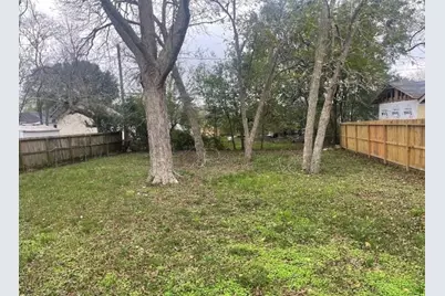 5122 Higgins Street, Houston, TX 77033 - Photo 9