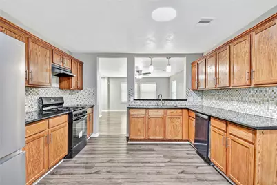 5601 Savannah Woods Lane, Rosharon, TX 77583 - Photo 5