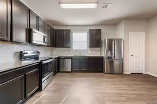 996 Crossing Dr, Bryan, TX 77803 - Photo 5