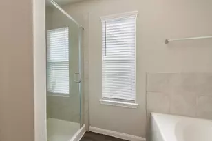 996 Crossing Dr, Bryan, TX 77803 - Photo 11