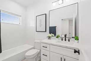 1307 Oak Tree Forest Ct, Houston, TX 77018 - Photo 9