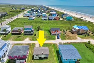 123 Sandpiper Ave, Surfside Beach, TX 77541 - Photo 1