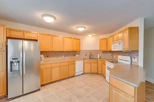 605 6th St, Kemah, TX 77565 - Photo 3