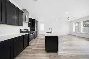 12331 Basilwood Dr, Houston, TX 77047 - Photo 5