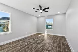 6174 Kenilwood Dr, Houston, TX 77033 - Photo 13