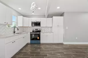 6174 Kenilwood Dr, Houston, TX 77033 - Photo 5