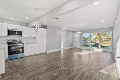 6174 Kenilwood Drive, Houston, TX 77033 - Photo 3