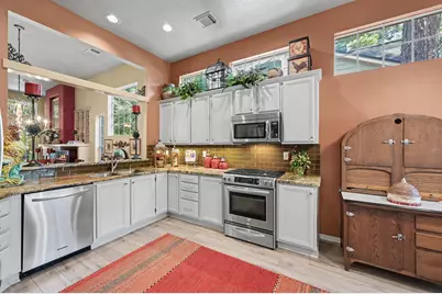 85 E Lakeridge Drive, The Woodlands, TX 77381 - Photo 7